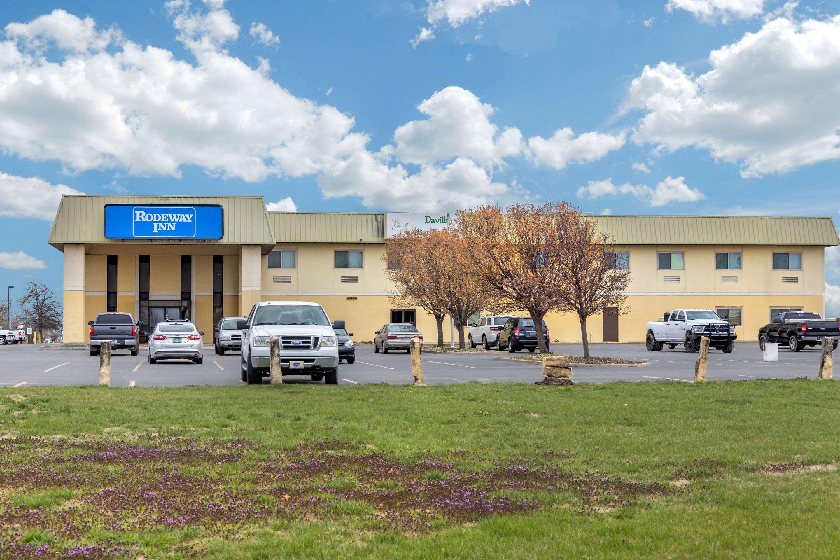 Rodeway Inn South Hutchinson Kültér fotó
