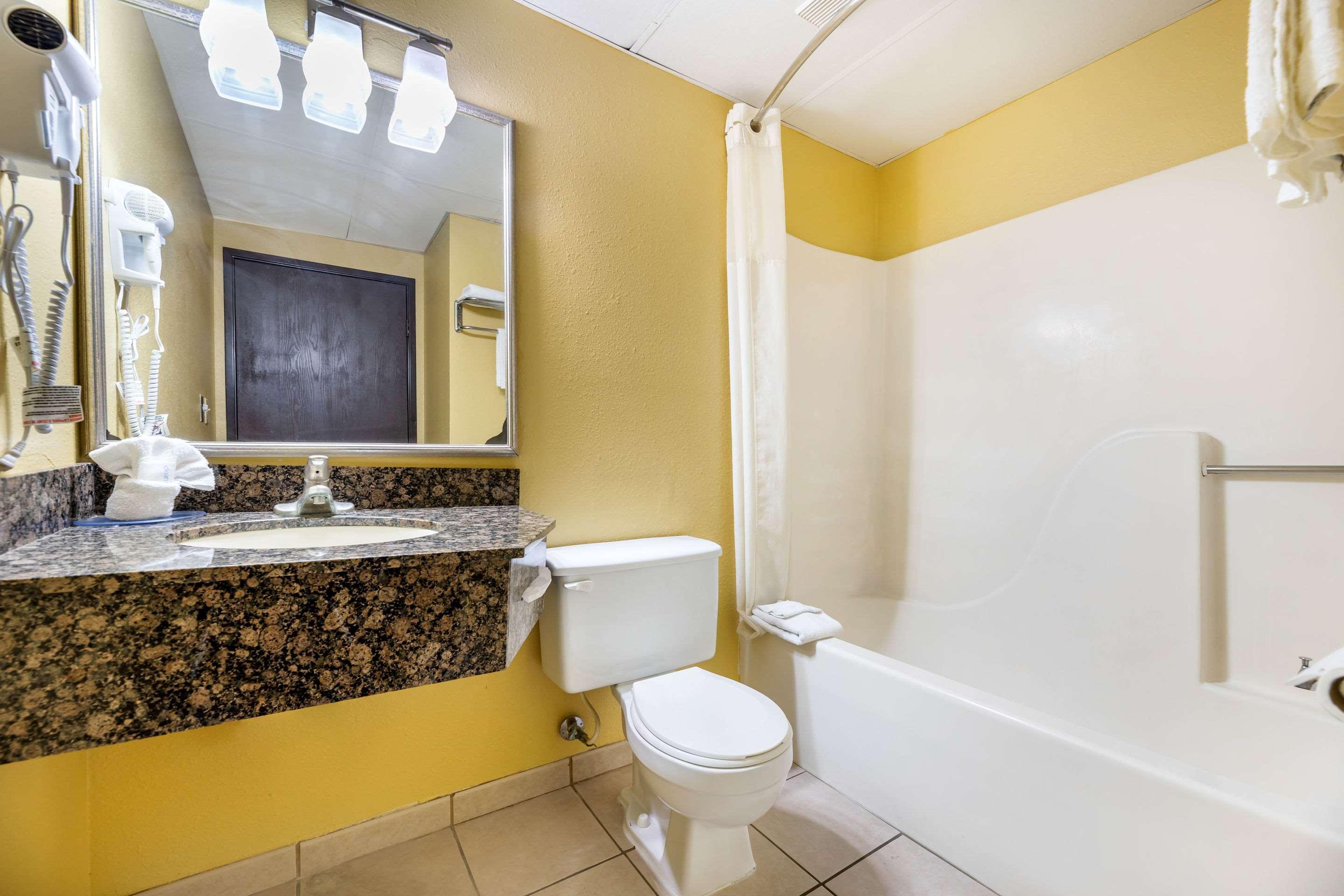 Rodeway Inn South Hutchinson Kültér fotó