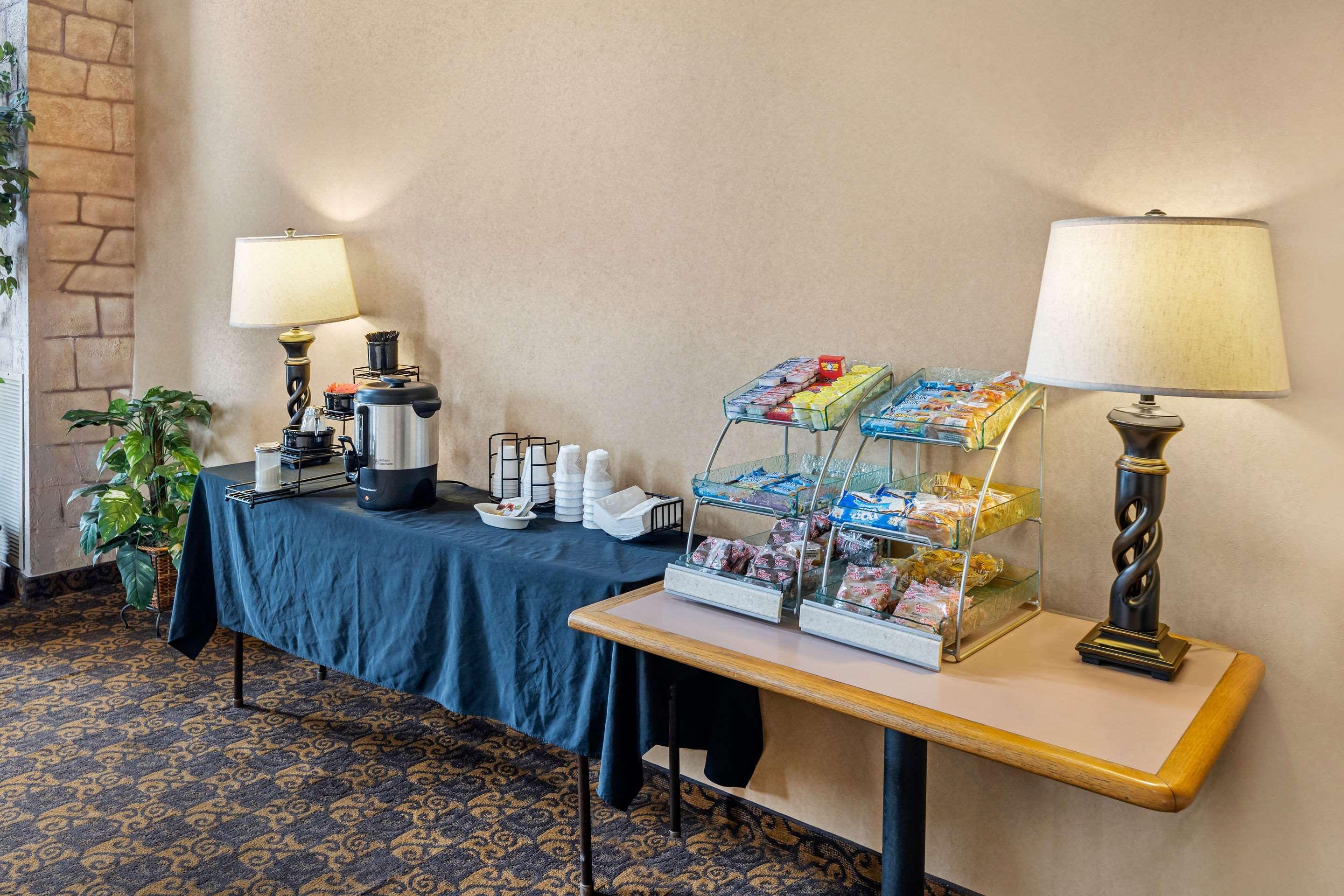 Rodeway Inn South Hutchinson Kültér fotó
