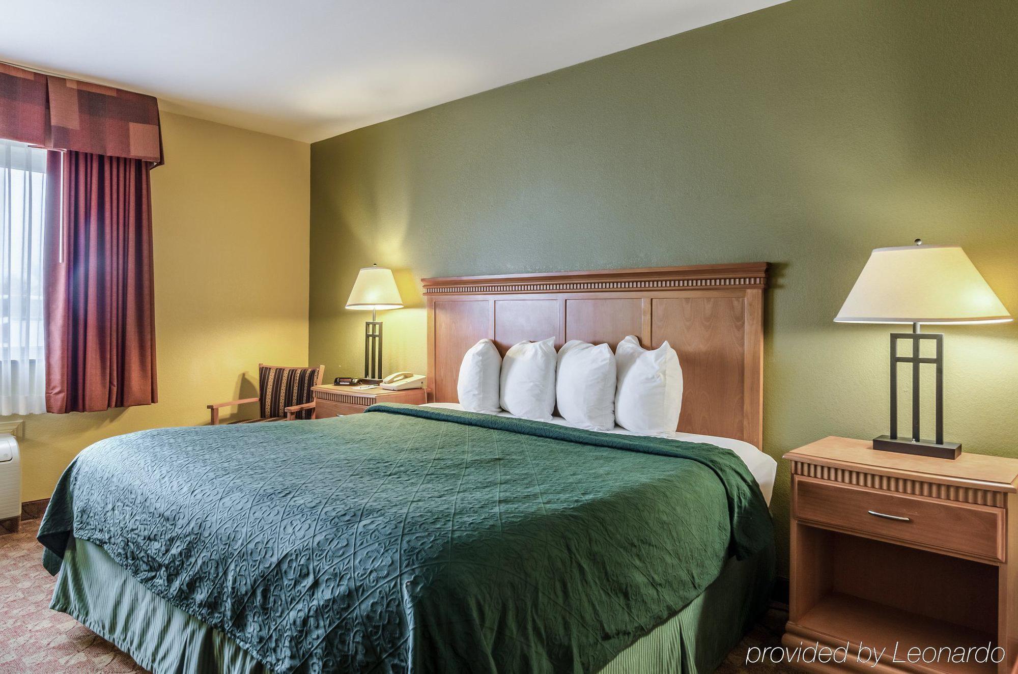 Rodeway Inn South Hutchinson Kültér fotó