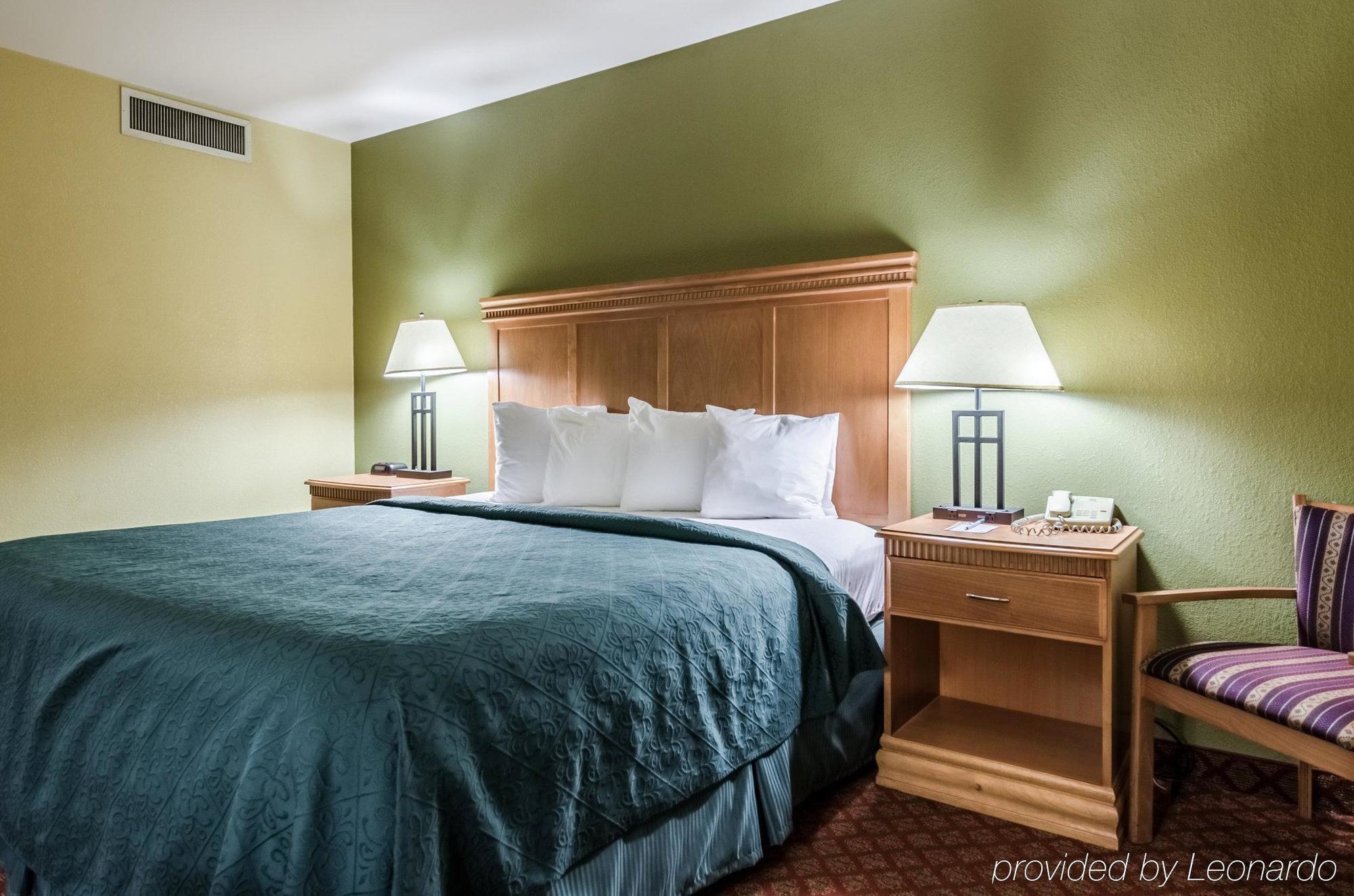 Rodeway Inn South Hutchinson Kültér fotó