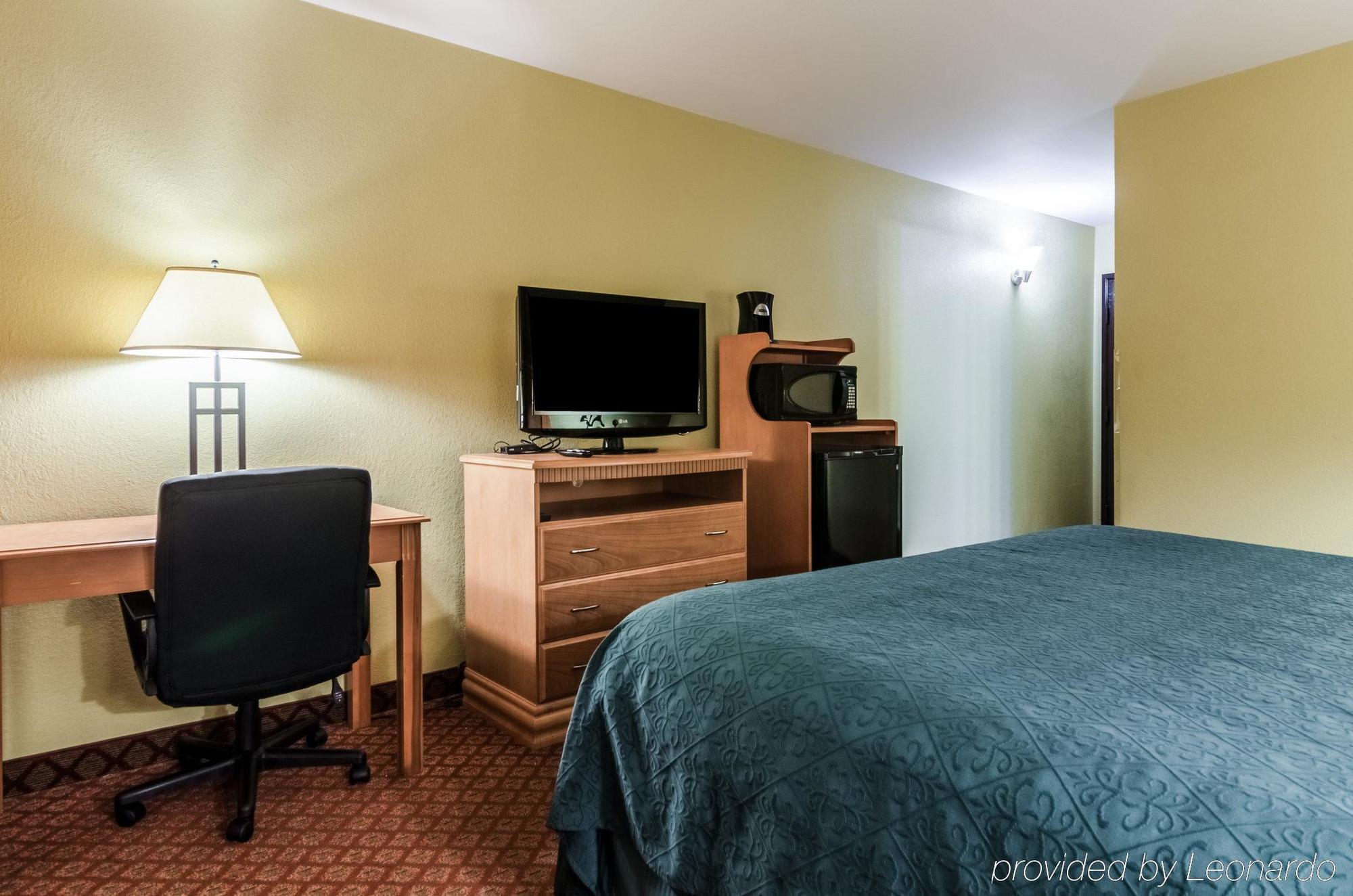 Rodeway Inn South Hutchinson Kültér fotó