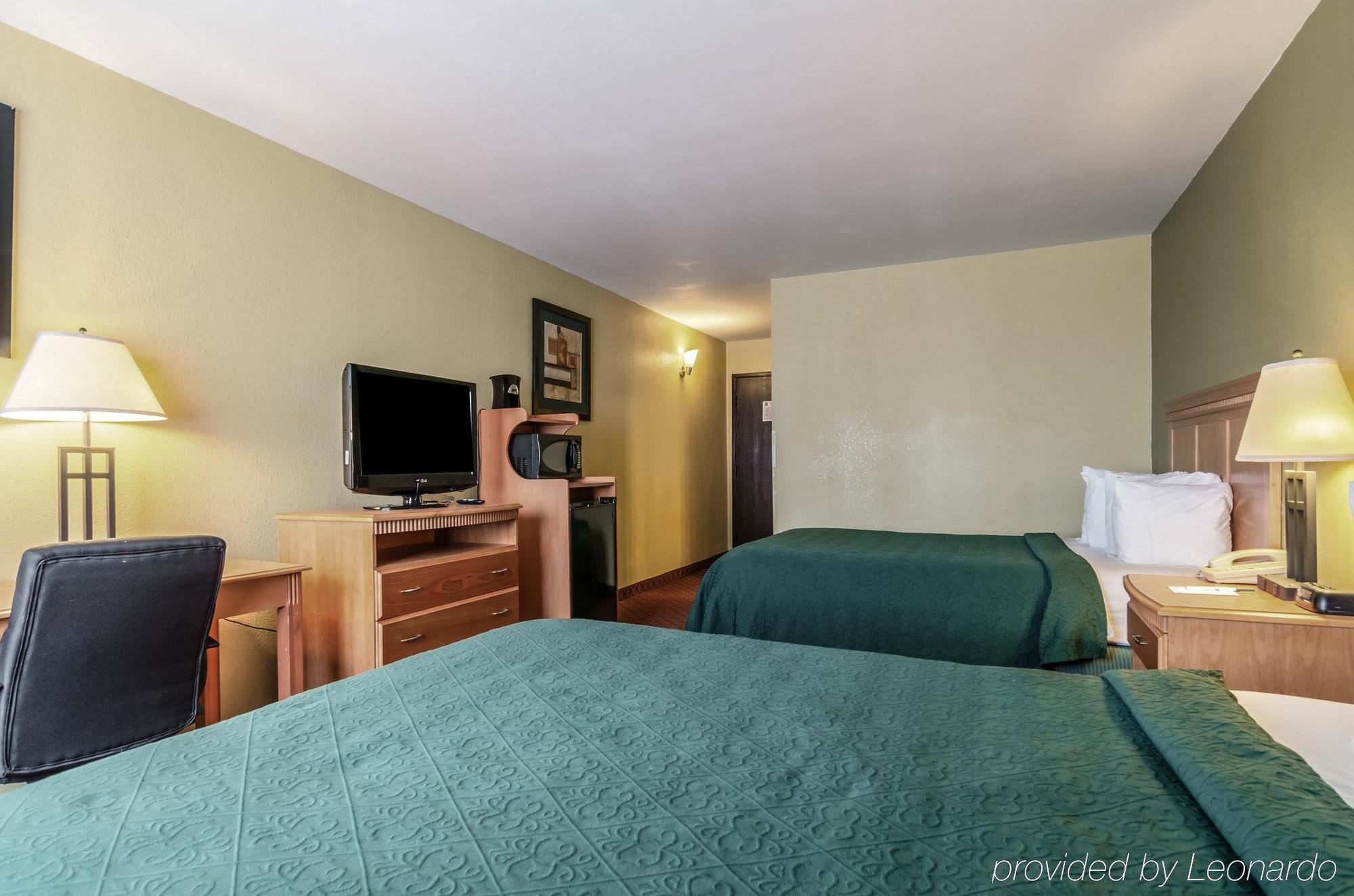 Rodeway Inn South Hutchinson Kültér fotó