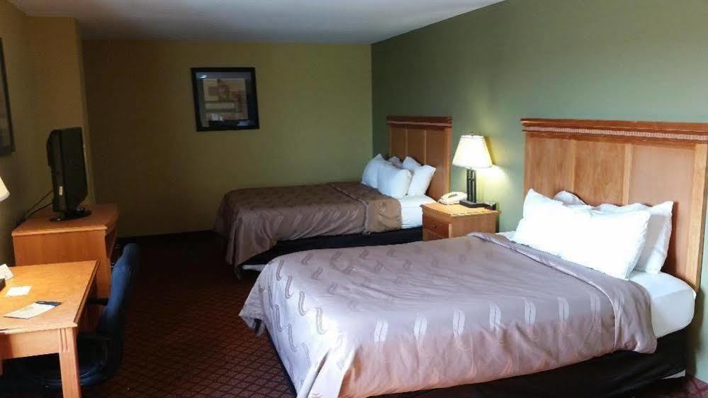 Rodeway Inn South Hutchinson Kültér fotó